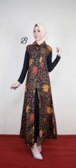 Model baju batik kombinasi kain polos untuk wanita dengan lengan panjang model kancing depan yang mirip dengan model blazer. New Fashion Hijab Outer Ideas Batik Fashion Fashion Batik Dress