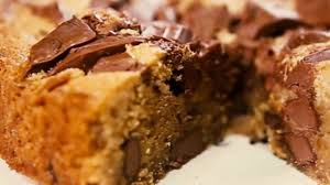 In questo modo, in cottura, il cioccolato non affonderà nell'impasto. Ricetta Torta Con Le Uova Di Pasqua Il Dolce Che Fa Impazzire Tutti