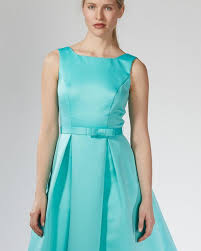 Die Schonsten Looks Fur Hochzeitsgaste Trends Fur 2020 Modestil Mode Kleider