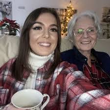 Laura Bromley's Instagram, Twitter & Facebook