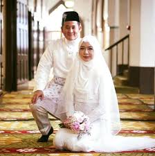 A member of the governing people's action party (pap), he was the member of parliament (mp) for sembawang grc (woodlands) from 11 september 2015 to 23 june 2020. Parliamentary Secretary For Home Affairs Amrin Amin Marries A Family Doctor Her World Singapore