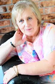 Lyn Moss's Instagram, Twitter & Facebook