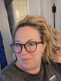 Hi guys! I'm a hairdresser of 15 years. I have always been a variation of  blonde but since becoming a mom I'm finding it really hard to keep up. I  have inserted