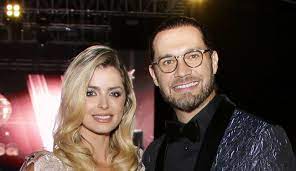 Explore tweets of josé e. Baile De Cristina Hurtado Y Jose Narvaez Extrano Baile De Cristina Hurtado Y Jose Narvaez Genera Muchos Comentarios Entretenimiento Caracol Radio