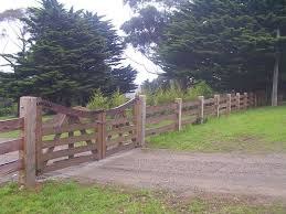 Split rail fences are popular for both agricultural and visual reasons, and it is a great fencing option. Image Result For Fence Ideas For Angled Entry Drive Country Home Farm Entrance Farm Fence Country Fences