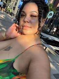 Hey I'm Jonah from illinois. I'm new to the group. But I do enjoy break  dancing and talking . Single