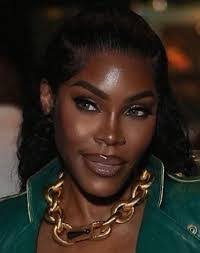 Simone Seymour's Instagram, Twitter & Facebook