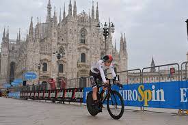 Al momento il grandissimo favorito alla vittoria della classifica generale finale è il colombiano egan bernal che, stando a guardare quanto propongono i bookmaker sulla lavagna delle quote maglia rosa 2021 , sembra avere pochi rivali. Giro D Italia On Twitter Taogeoghegan Is The Giro D Italia 2020 Winner Taogeoghegan E Il Vincitore Del Giro D Italia 2020 Giro