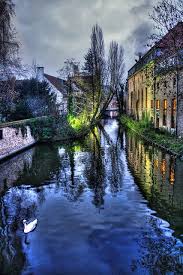 Königreich belgien), er en suveræn stat i vesteuropa.det grænser op til frankrig, nederlandene, tyskland, luxembourg og nordsøen.belgien er et lille og tætbefolket land. Belgien Be Brugge 06 Places To Travel Places To See Places To Visit