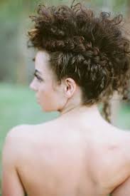 Some useful tips & inspiring ideas are here for you to find the best wavy hairdo. Gorgeous Short Curly Hair Ideas You Must See