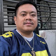 alam nyo ba kung bakit maraming nakangiti sa mundo? kase konti na lang kami  na ang gusto ay seryosong relasyon 💯❤️