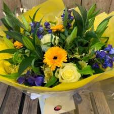 Get cheap flowers in buntingford from flying flowers: Flowers By Crazy Daisy Buntingford England Florist Exchange