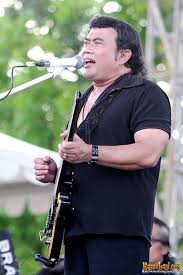 Raden haji oma irama yang populer dengan nama rhoma irama (lahir di tasikmalaya, 11 desember 1946; Galeri Foto Rhoma Irama Foto Terbaru Foto Populer Kapanlagi Com