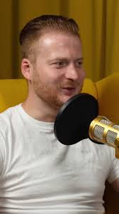 Jaké to je, když introvert z Brna dobyje jeviště v Chebu? , Náš Lukáš  Szolar si do žlutýho křesla Divokýho Západu! tentokrát pozval Petra Nemétha  🔥