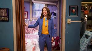 Unbreakable kimmy schmidt may have ended with an interactive movie on netflix in may, but star ellie kemper isn't ready to let go of the series. Netflix Als Outfit Inspiration Von Stranger Things Bis Russian Doll Stern De
