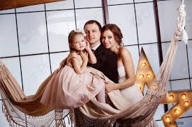 Die legende besagt, dass sie damals genau das gleiche hochzeitskleid trug. Eine Gluckliche Familie Konzept Schone Schwangere Frau Im Foto Vorratig Crushpixel