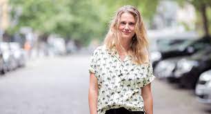 Download klassentreffen 1 0 2018 avi torrent for free, downloads via magnet link or free movies online to watch in limetorrents.info hash please update (trackers info) before start klassentreffen 1 0 2018 avi torrent downloading to see updated seeders and leechers for batter. Marie Burchard Ein Leben Im Rampenlicht