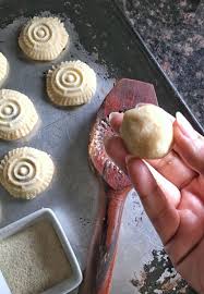 Lebanese Maamoul Date Nut Stuffed Cookies معمول Ramadan Desserts Arabic Sweets Recipes Lebanese Desserts