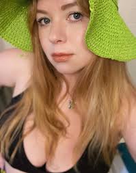 Pat Cleveland getting her makeup done for Paris Prêt-a-Porter Show, 1979  |📸: Ken Probst