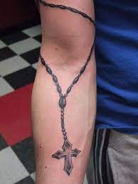 La Devocion Y Los Tatuajes De Rosarios En El Brazo Tatuaje De Rosario Tatuajes De Rosario Tatuajes Chiquitos