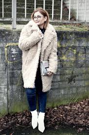 Zum ersten mal seit den 80ern sind. Weisse Stiefeletten Richtig Stylen Weisse Schuhe Love Or Hate Outfit Die Edelfabrik Der U40 Blog Fur Mode Beauty Reise Und Lifestyle Fur Frauen Ab 30 Und Ab 40