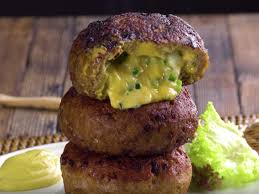 Steak Hache De Poulet Au CÅ“ur Coulant De Fromage La Recette Une canette de bière non ouverte (vous pourrez la boire après !). steak hache de poulet au cÅ“ur coulant de fromage