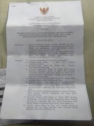 Contoh surat keputusan pengurus atau takmir masjid dari kepala desa maupun lurah dalam format doc ms word pdf tahun 2021 bisa unduh gratis free download mengacu kepada berbagai ketentuan yang berlaku. Dinilai Cacat Administrasi Sk Pemberhentian 2 Kadus Kades Jipang Di Protes Puluhan Warganya Sinyal Tajam
