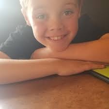 Hollie Hicks's Instagram, Twitter & Facebook