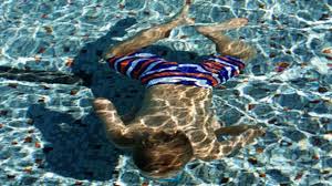 Besonders gut für erwachsene die auch mal eine pool party machen wollen. 7 Spiele Im Wasser Schwimmen Fur Sportunterricht Erwachsene