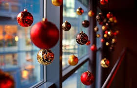 Palline, luci e decorazioni per albero, presepe, casa, finestre, negozi e vetrine. Addobbi Natalizi Per Negozi Idee Di Viaggio Decorazioni Natalizie Ornamenti Natalizi