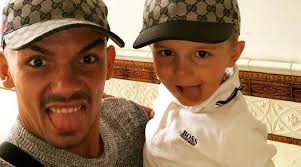Der track bezieht sich darauf, dass viele eltern meinten bushidos musik würde ihre kinder verderben. Bushido Mit Den Schonsten Worten An Capital Bra Und Seinen Sohn Raptastisch