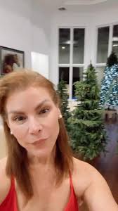 Aquí como vamos!!!! Lo mío no se termina el mismo día. Por qué?, Porque soy  intensa con la navidad 🎄 🎄🎄🎄🎄🎄. La amo y me pone feliz!!! Aunque  trabaje mucho para quitarla! , LA AMOOOOOOOOOOO!, ...