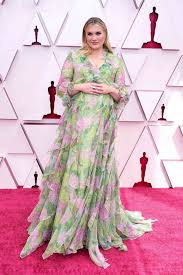 There is another question, what time does the oscars red carpet start? Cy3cktol8u 1vm