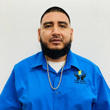 Dennis Oliva's Instagram, Twitter & Facebook