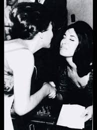 الموجز أعادت تصريحات جيهان عبد المنعم، شقيقة الفنانة الراحلة سعاد حسني، الجدل مجدداً حول وفاة السندريلا، وهل كانت عملية قتل أم انتحار.جيهان أكدت، خلال لقائها ببرنامج رأي عام المذاع عبر فضائية ten، أن سعاد حسني لم. Ø­Ø¨Ø§ÙŠØ¨ Ù…ØµØ± Ø§Ù„Ø²Ù…Ù† Ø§Ù„Ø¬Ù…ÙŠÙ„ Ø§Ù„Ø´Ù‚ÙŠÙ‚ØªØ§Ù† Ù†Ø¬Ø§Ø© ÙˆØ³Ø¹Ø§Ø¯ Ø­Ø³Ù†ÙŠ Facebook