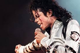 Surya.co.id — hantu bisa menjadi topik obrolan menarik untuk diulas. Hii Seram Ada Penampakan Hantu Michael Jackson Di Dalam Foto Ini Paling Seru