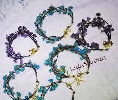 Olmasa Olmazlardan Bir Tanesi Turkuaz Handmade Ip Uzerine Civileme Teknigi Kirik Dogal Tas Turkuaz Ametist Bileklik Bra Charm Bracelet Jewelry Bracelets