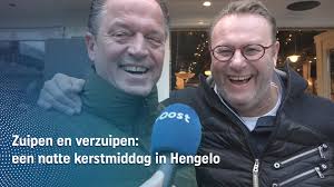 Een stampvol plein met beschonken mensen in de stromende regen... Dat zie  alleen tijdens kerstmiddag in Hengelo!, Was jij erbij?