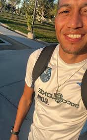 Hoy Dios me permite un cumpleaños diferente, lleno de nuevos retos  personales. Agradecido con todos sus mensajes de felicitaciones, en  realidad aprecio cada uno de ellos.