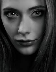 Fotografia En Escala De Grisos D'una Dona · Foto d'estoc gratuïta