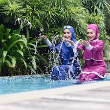 Merk baju tersebut juga memiliki koleksi baju renang yang beragam. Baju Renang For Muslimah