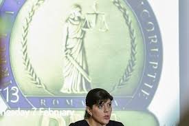 Ea este independentă față de puterea legislativă, executivă și judecătorească și se supune doar constituției, garantând supremația constituției. Curtea ConstituÅ£ionalÄƒ A Amanat PanÄƒ Pe 30 Mai Decizia In Cazul RevocÄƒrii Sefei Dna