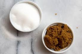 Lo zucchero di canna quindi può subire vari gradi di raffinazione e portare a prodotti leggermente diversi, dallo zucchero bianco, identico a quello di barbabietola, a prodotti più scuri. Gli Zuccheri Nel Mondo Una Guida Completa Dissapore