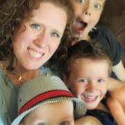 Beth Seavey's Instagram, Twitter & Facebook