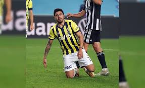 Olsa da iyi oynayan sergen'in takımda kalmasına karar verildi ve bir sezon daha kiralandı. Derbiden Sonra Sergen Yalcin Dan Ozan Tufan A Jest