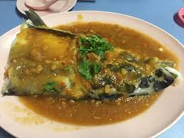 I don't know since when, but i've long been a junkie of the cantonese classic steamed song fish head. Vege With Meat Picture Of Chinatown Seng Kee 119 Famous Steamed Fish Head Singapore Tripadvisor