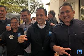 Sem vacina e com salários atrasados, motoristas e cobradores protestam no abc paulista. Durante Visita Joao Doria Destaca Turismo E Producao De Flores Em Holambra