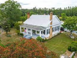 Has Fruit Trees Two Acres Out Towards The Nc Coast Circa 1911 250 000 The Old House Life In 2021 Old Farm Houses Old Houses For Sale Acre