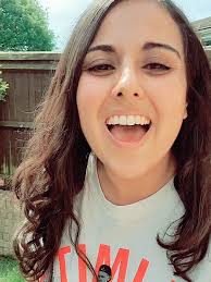 hey 👋🏽 I'm Maya Lakhani and I'm a British Indian independent alt rock  artist! this is my song, Fall For Me, coming out