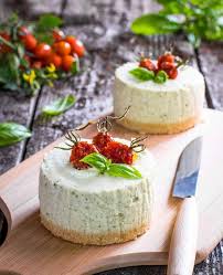 A wedding cake is an important part of your reception. Creative Pastry Chef Makes Simple Yet Elegant Cakes And Desserts